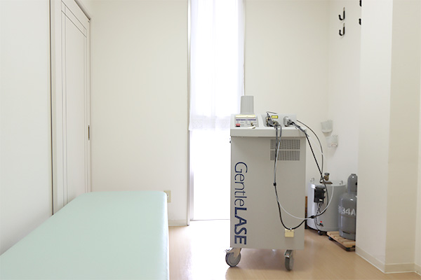 レーザー治療施術室